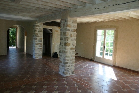 Rénovation complète d'une maison ancienne : carrelage, peinture, portes et fenêtre, plomberie, électricité, ...