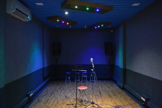 A 25 X 15 ft spacious room with amazing interiors and sexy lights.
24 lines input direct connectivity with control room for easy recording.
8 channel headphone output for better monitoring and Synchronization.
1920X 1140 HD Resolution Benq Projector with wide Screen for multipurpose uses.