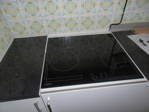 adaptação de uma placa vitro cerâmica num bloco de móvel