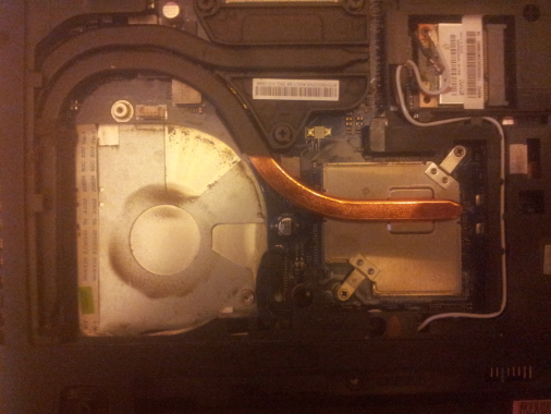 Ventilateur encrassé sur PC portable et source de beaucoup de panne comme surchauffe de la carte mère et du chipset graphique (absence d'affichage)