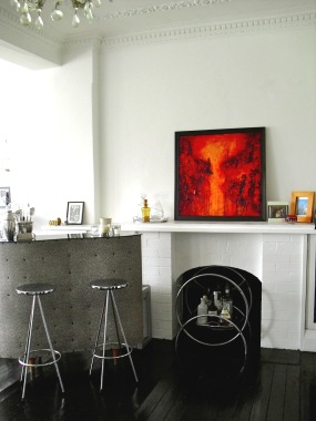 Entertaining space in Art Deco Apartment in Potts Point, Sydney.