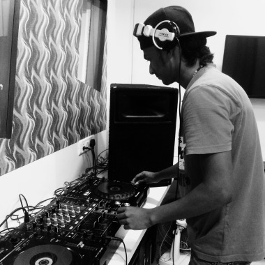 Proffesional Dj & Music Producer.  (Edm)