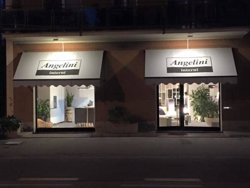 tenda da sole con logo pubblicitario
