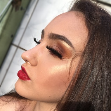 Agnes Oliveira Makeup