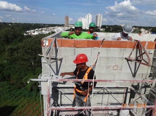 Treinamento de NR 35 para equipe de reboco Externo na construção cívil