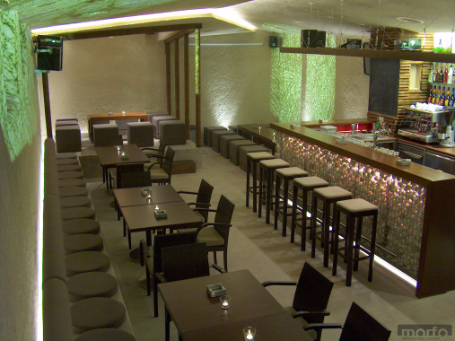 BÁR-KÁVÉZÓ - a szombathelyi Bánya café belsőépítészeti tervezése 2004.