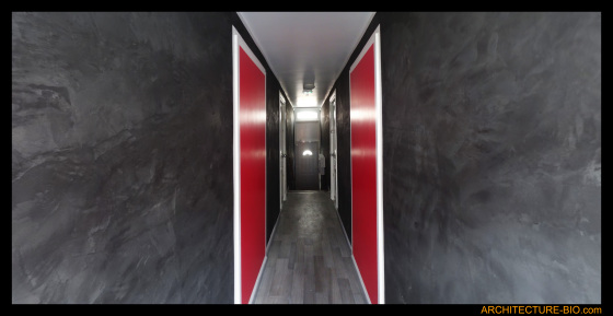 Vue sur l'entrée (prise de vue à l'opposée de la précédente photo)