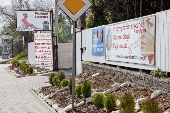 Witamy - widok przed naszą posesją od ul. Księcia Józefa w Krakowie -  darmowy Parking dla naszych Klientów
indywidualne podejście, nowoczesna wiedza i technologie czekaja na Was.
