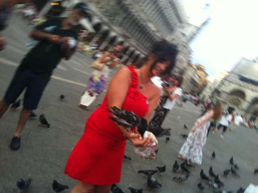 évidemment à Venise j'étais une des seule à parler aux pigeons, alors que la plupart des gens, à part les enfants, les faisaient partir.