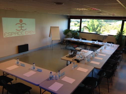 Salle 1 formation 15 personnes (vidéoprojecteur et paperboard)