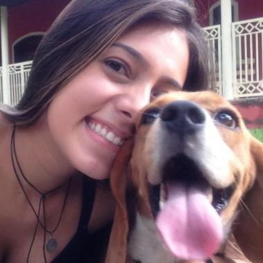 Isabela Cuidadora De Animais
