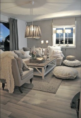 Salon cocooning dans des tons clairs