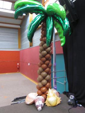 Joli palmier en ballons.