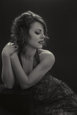 Portrait-professionnel-femme-idee-cadeau-fille-30-ans-50-ans-60-ans-photographe-paris-seance-photo-studio-alice-prenat-portrait-madame-paris-mere-fille-soeur-meilleure-amie-maquillage-coiffure--13.jpg