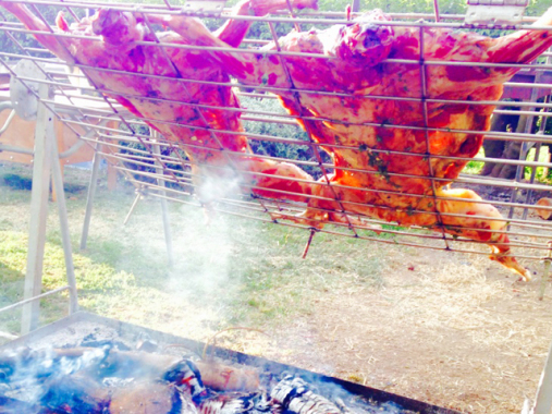 cordero en asador vertical