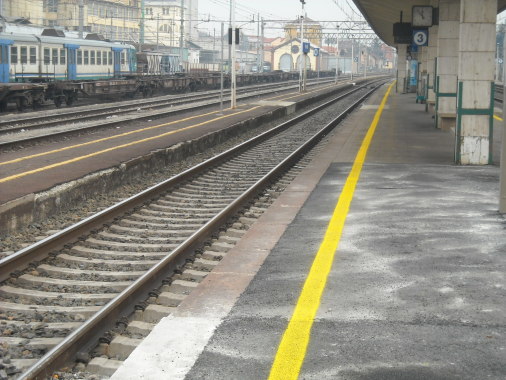 Segnaletica orizzontale stazioni