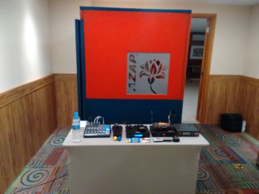 Nossa cabine de tradução montada no Hotel Comfort.