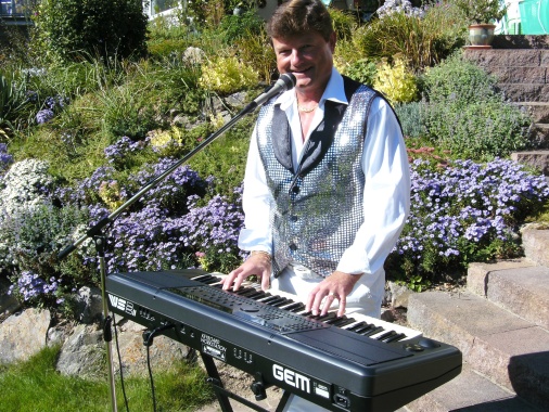 Keyboard mit Gesang