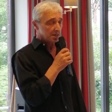 Francis Chante Aznavour