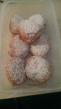 beignet fourré au nutella avec sucre glace
