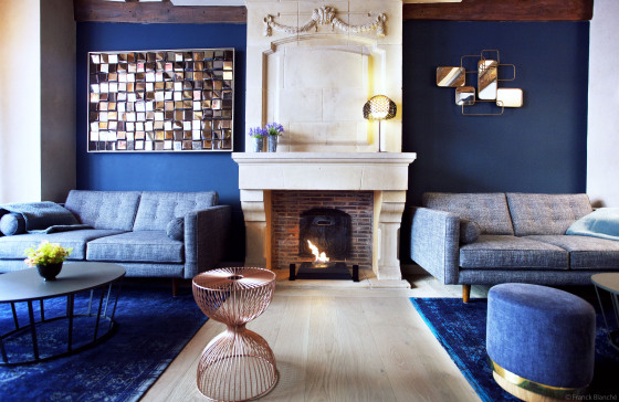 Hôtel Sèvres, Paris 6 ème : Rénovation du Lobby.
Peinture Farrow & Ball Hague Blue ; mobilier de designer et pièce unique habillent ce lieu datant du 18 ème siècle