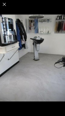 Hier wurde ein fugenloser Boden mit Beton Cire umgesetzt.