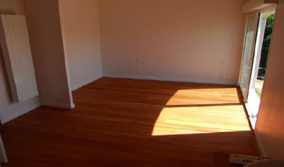 Parquet flottant. Pose clipser