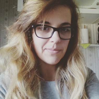 Je Suis Une Jeune Femme Portugaise À La Recherche De Quelques Heures De Travail