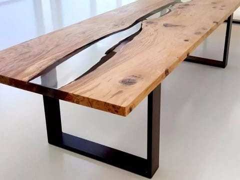 Nesse modelo podemos usar diversos tipos de madeira, pinheiro, pinos e até imbuia, pés com material de inox ou até ferro pintado.