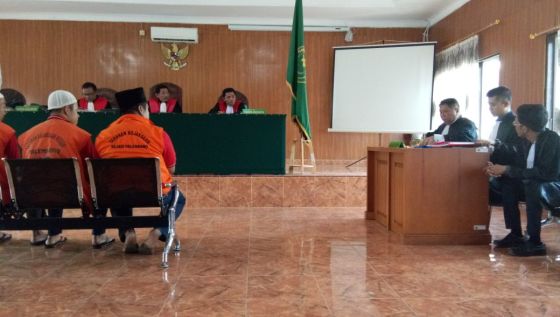 Sidang perkara Pidana Narkotika dengan 3 terdakwa salah satunya bebas, di kantor Hukum H. Rusli Bastari,  SH