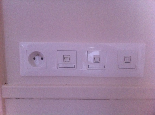 Réalisation de prise ethernet RJ45.