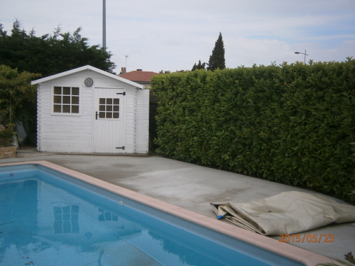 là ont à fait tous le tour de la piscine dalle plus chape préte à carreler.