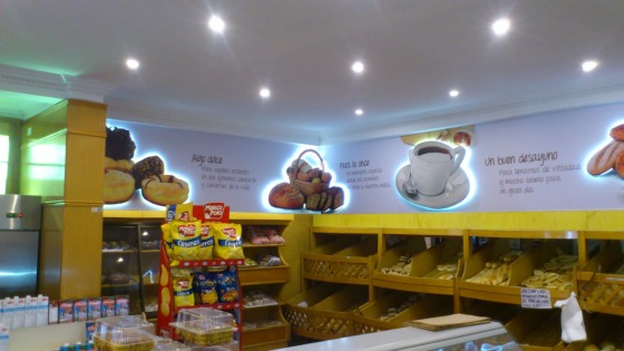 Graficas Interiores_ Panaderia Sangucheria El Taita. Ñuñoa.