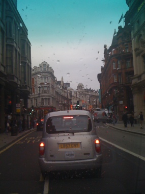 NOUS VOICI A LONDRES , LA SOCIETE PORTE BIEN SON NOM " All Drive Urgent "