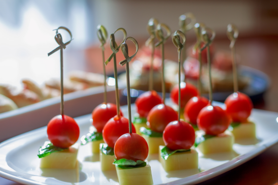 Brochetas de caprese 