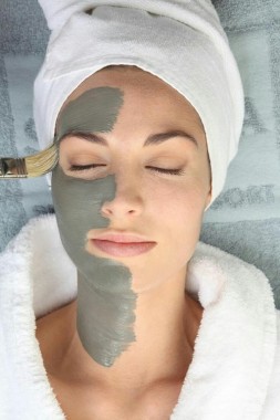 Limpiezas faciales y mascarilla de lodo astringente.
