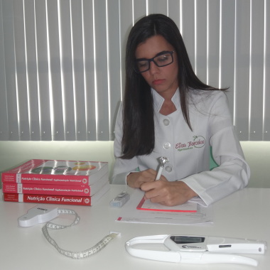 Elisa Barcelos - Nutricionista Clínica Funcional