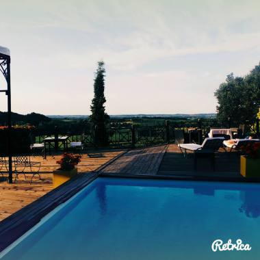 la piscine panoramique avec vue sur la vallée de la Dordogne