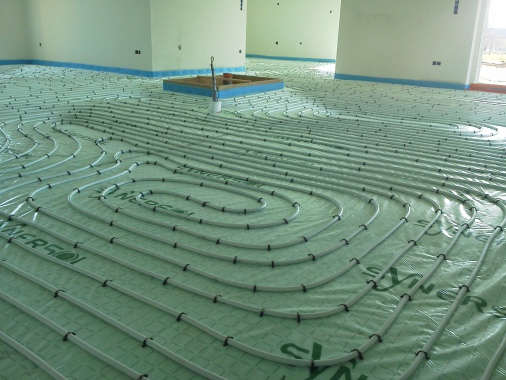 Plancher chauffant avec  PAC Rotex avec production
Eau chaude dans maison de 340m2 