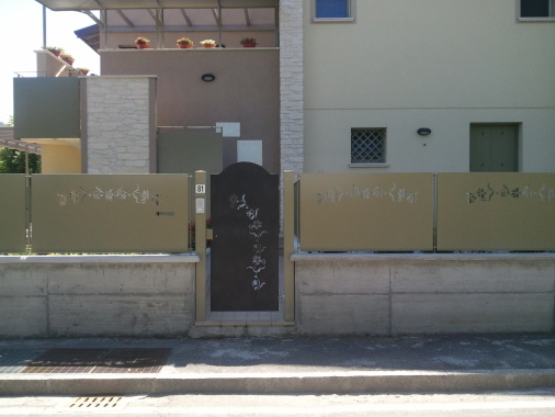 recinzione con lamiere a disegno