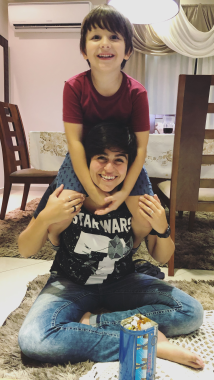 Farra na sala de casa