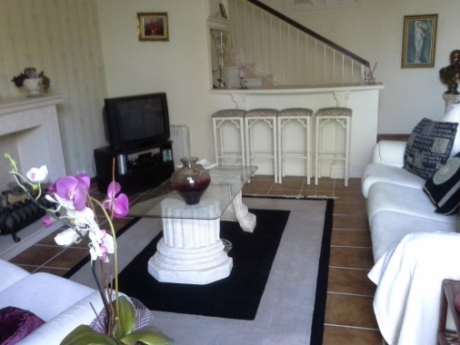 casa adosada en Fuengirola a  la venta, zona muy tranquila, muy bien de precio.
280.000€