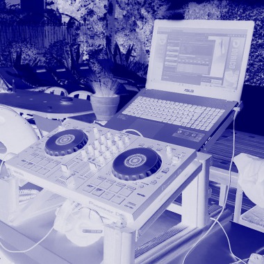 Axel Bataille - Sonorisation-Éclairage-Prestatation Djing