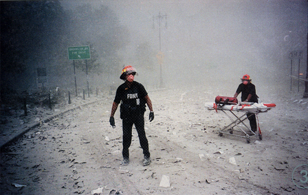 11 septembre 2001, Manhattan,  photographie détournée/retravaillée numériquement, avant de servir de trame à une série sérigraphique sur le thème du "grand incendie" - Sérigraphie- 40x60 cm. Papier 155gr.