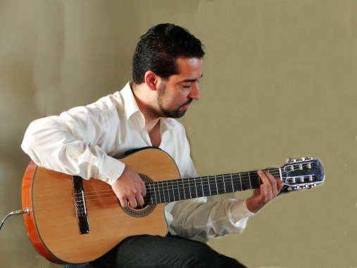 Professor de Violão Marcio Amaral em recital na APACN