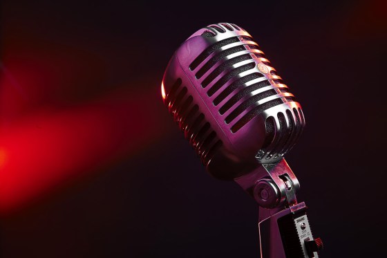 Le chant est une forme musicale qui permet à l’Homme de s’exprimer et dont l'instrument est le corps humain lui-même (poumon, larynx, cordes vocales, résonateur). 
Le psychique et les émotions peuvent ainsi laisser libre cours à leur pleine expression.