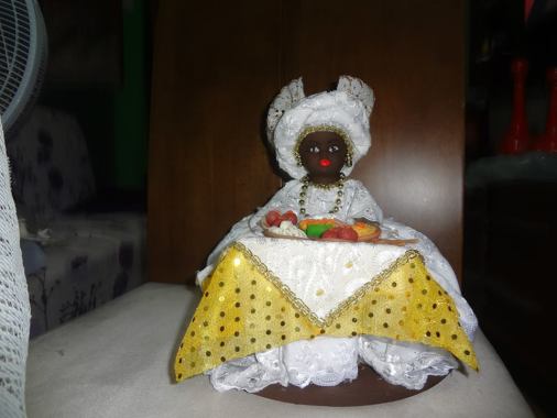baiana com tabuleiro de acarajé