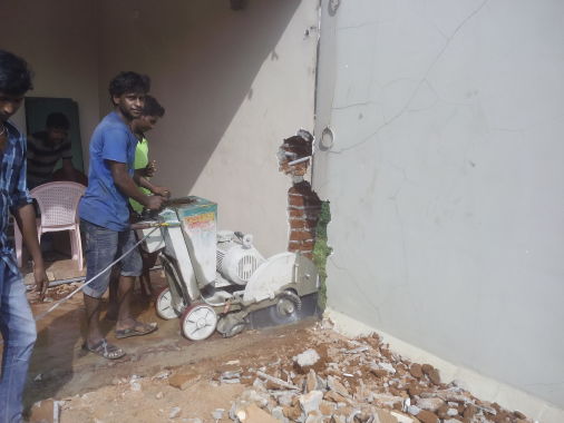 Concrete diamond saw cutting contractors work