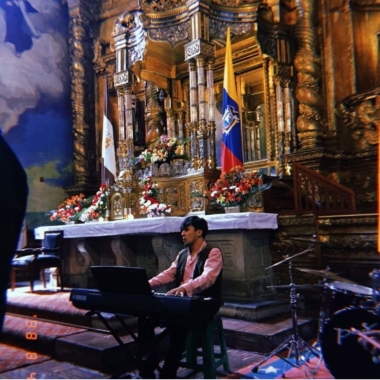Maestro De Piano Y Música