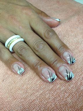 french avec nail art et strass